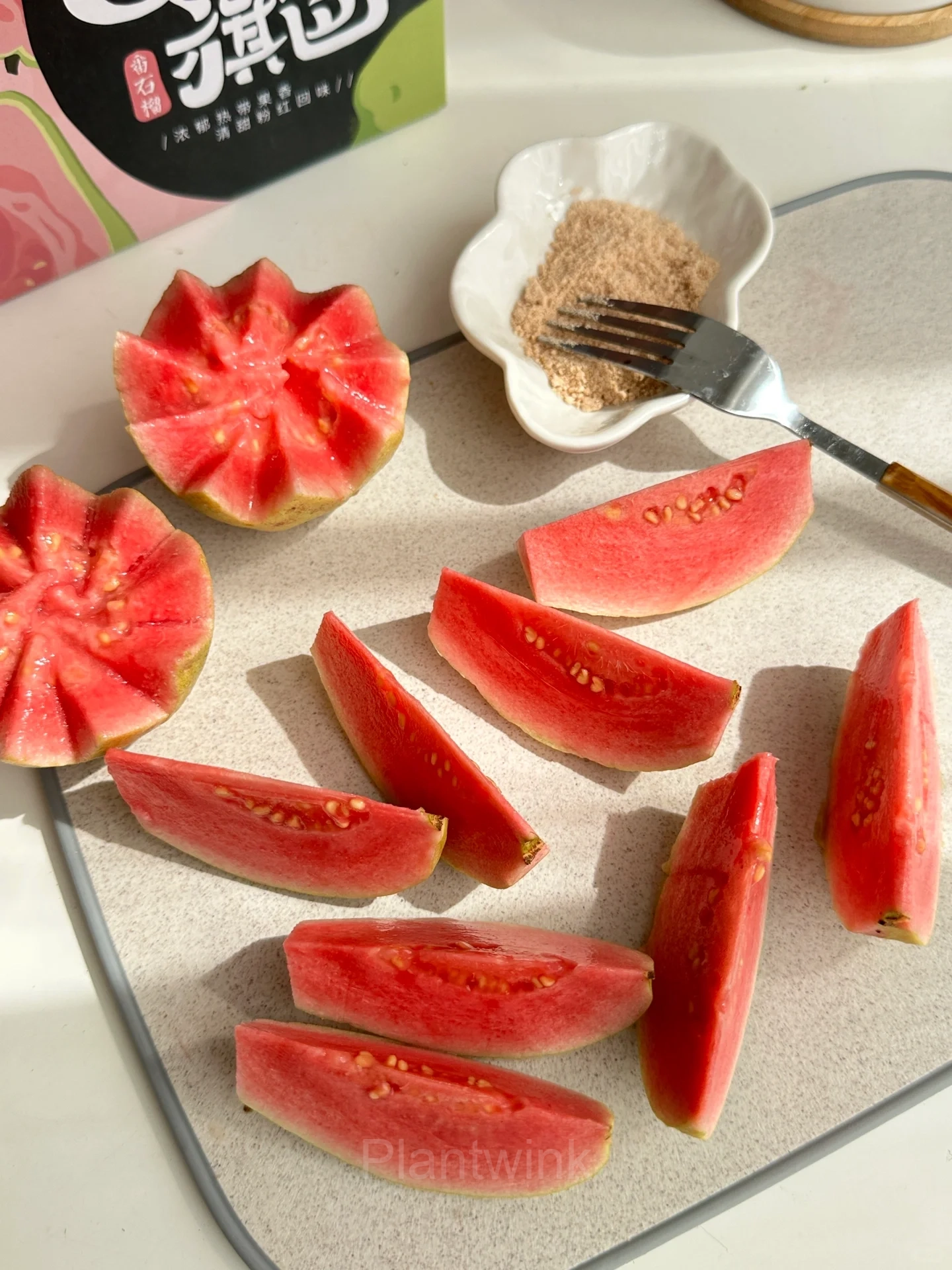50 Tropical Strawberry Guava Organic Pink Guava Seeds - Alt